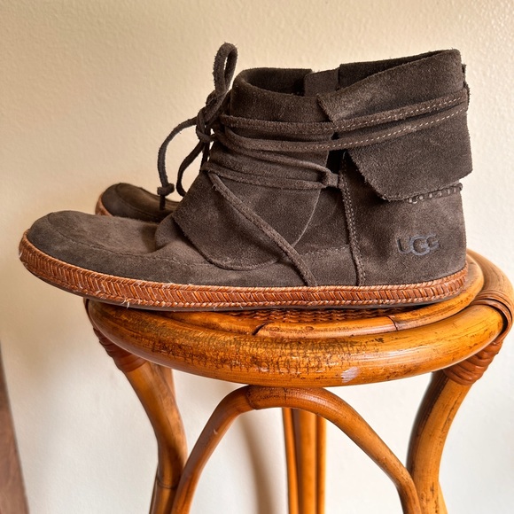 UGG moccasin boot - Picture 2 of 5